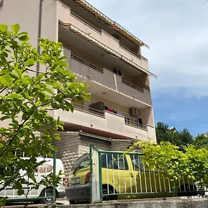 Attractive High Quality Friendly Apartament